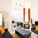 Modern Uniquely Designed Flat Andrassy Avenue And Oktogon Square
